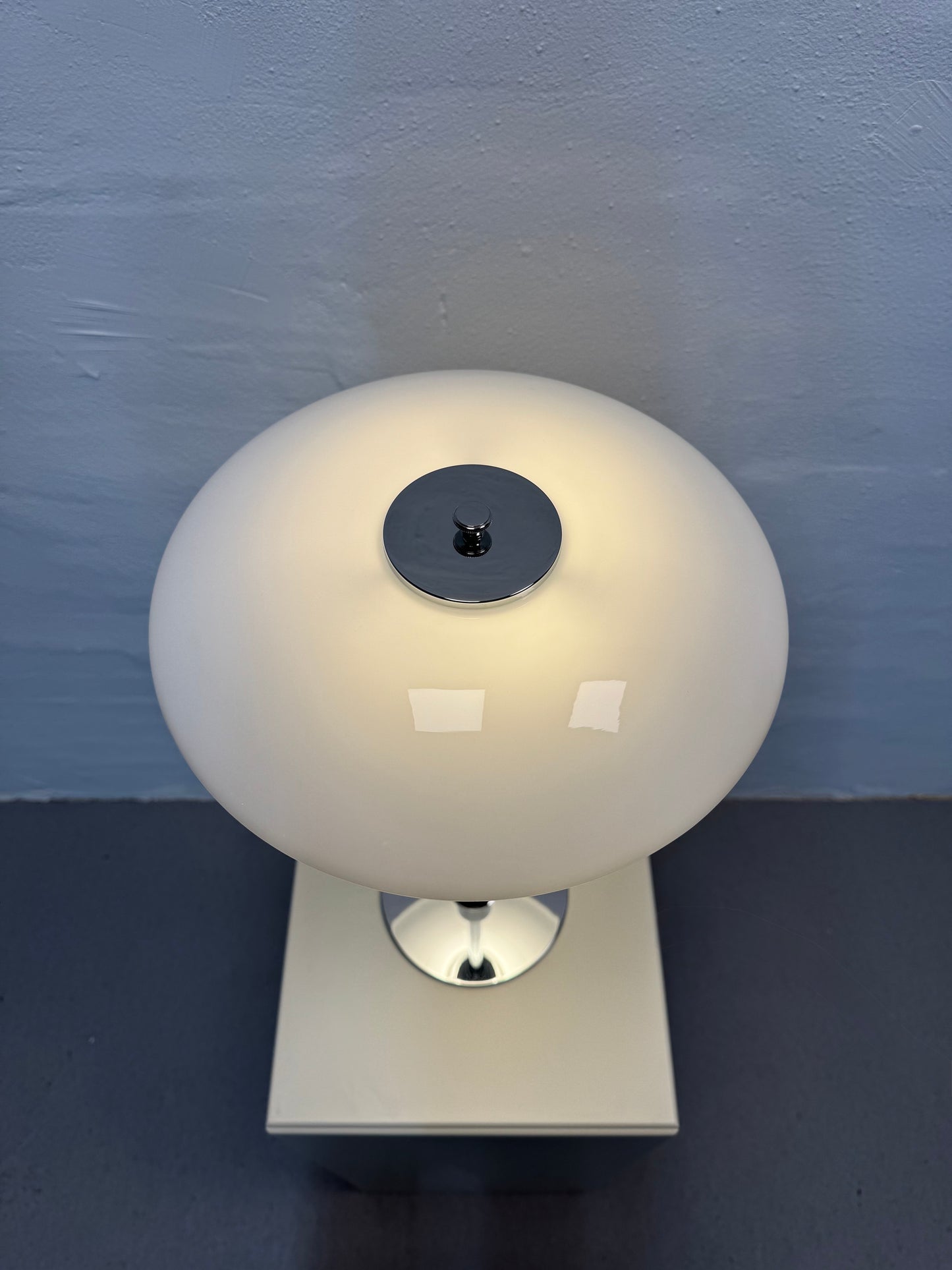 Poul Henningsen, “PH 3/2” Louis Poulsen.