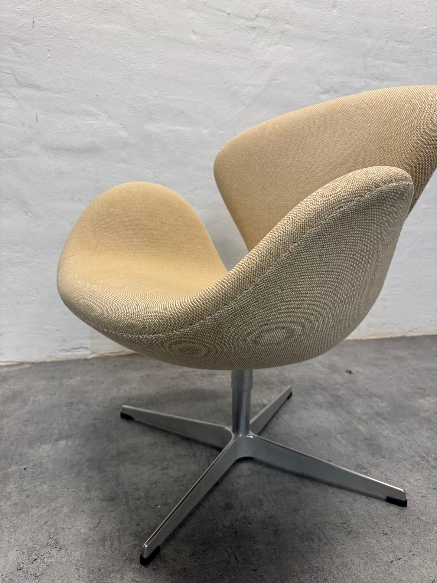 Arne Jacobsen ‘Svanen’ Fritz Hansen, original polstring.