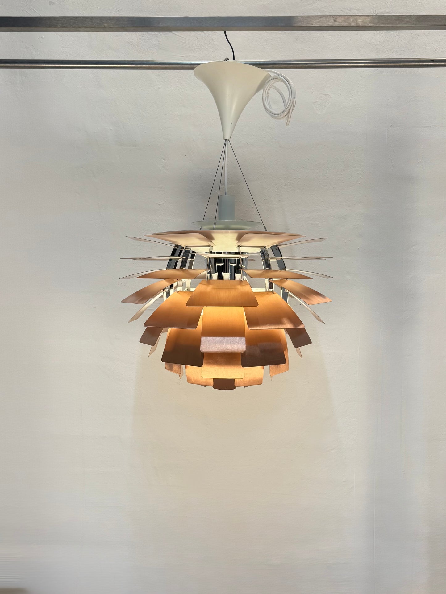 Nyrenoveret Poul Henningsen “Koglen” Ø60 cm.