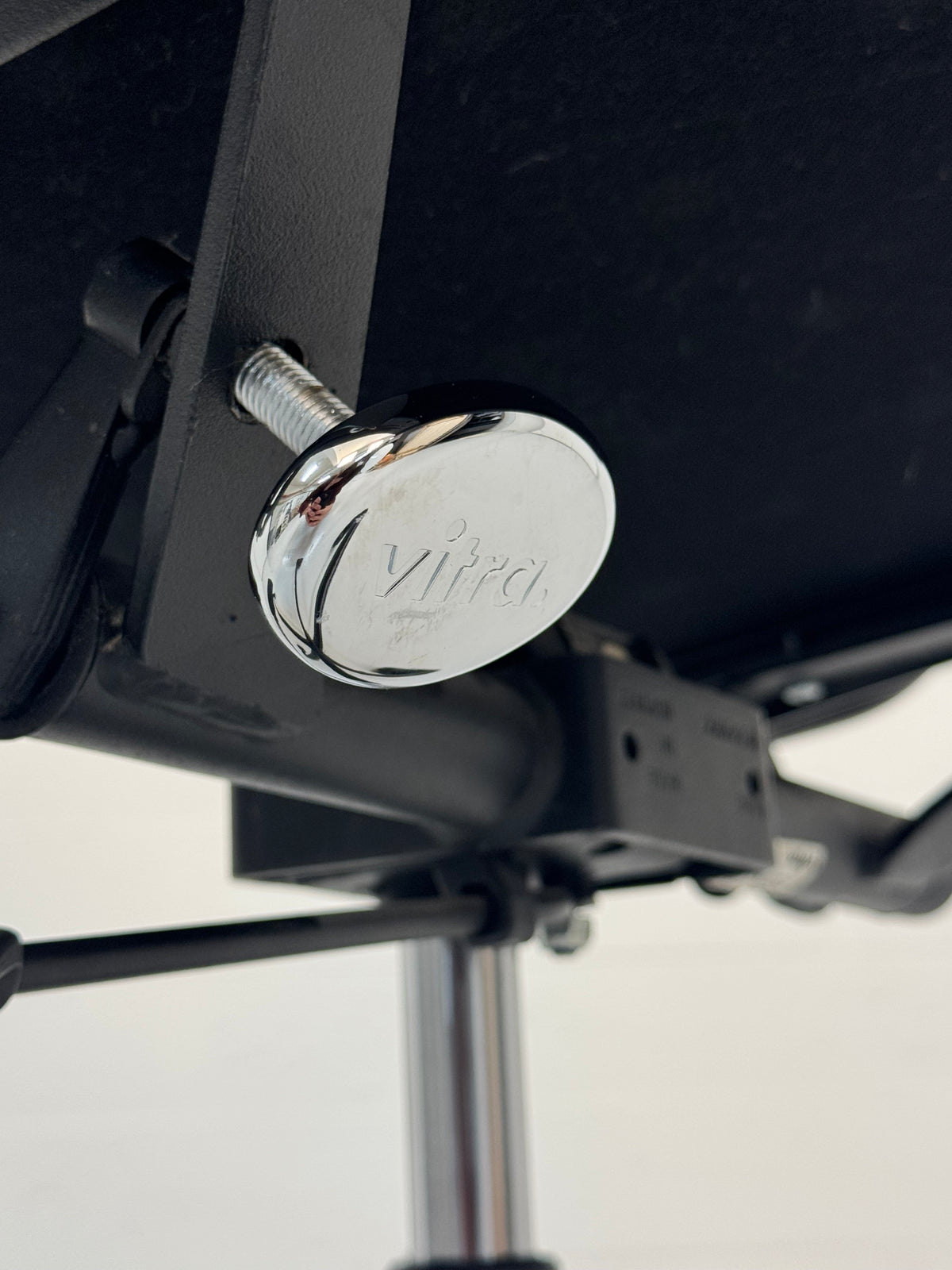 Charles Eames ‘EA-219’ Vitra.