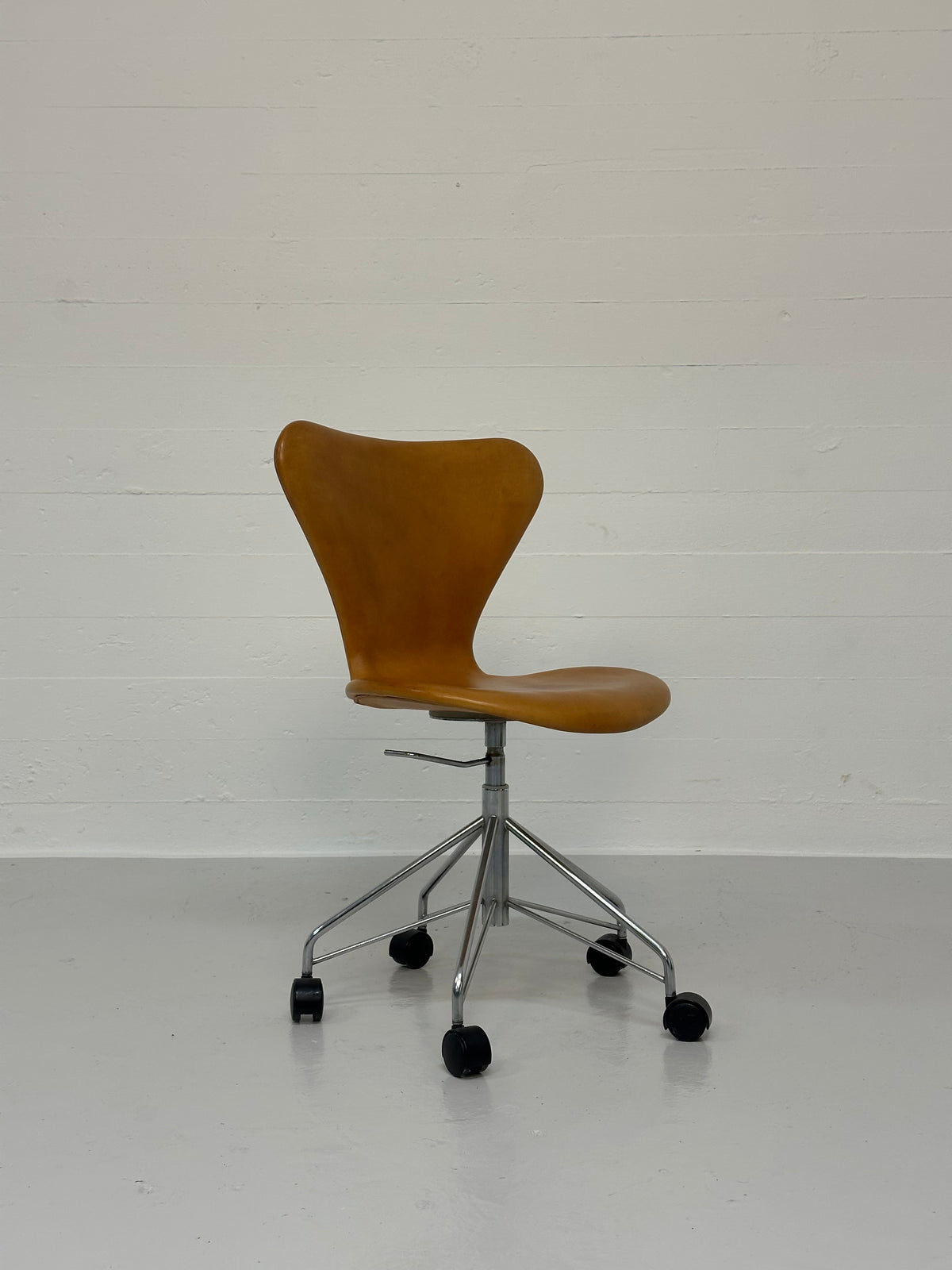 Arne Jacobsen ‘3117’ Fritz Hansen.